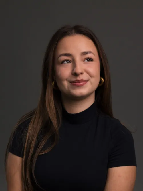 Portrait von Mitarbeiterin Vivienne